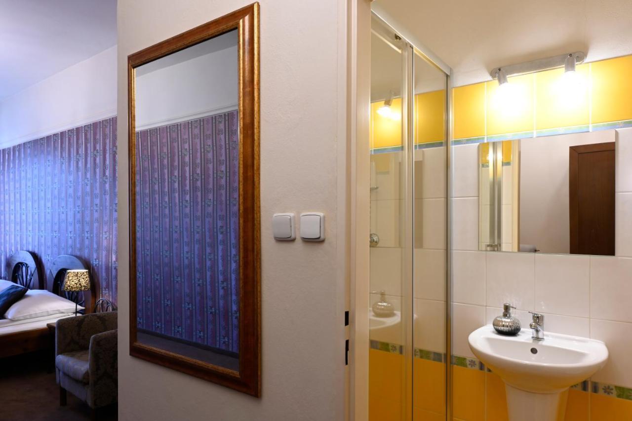 Hotel Boucek Kromeriz Luaran gambar