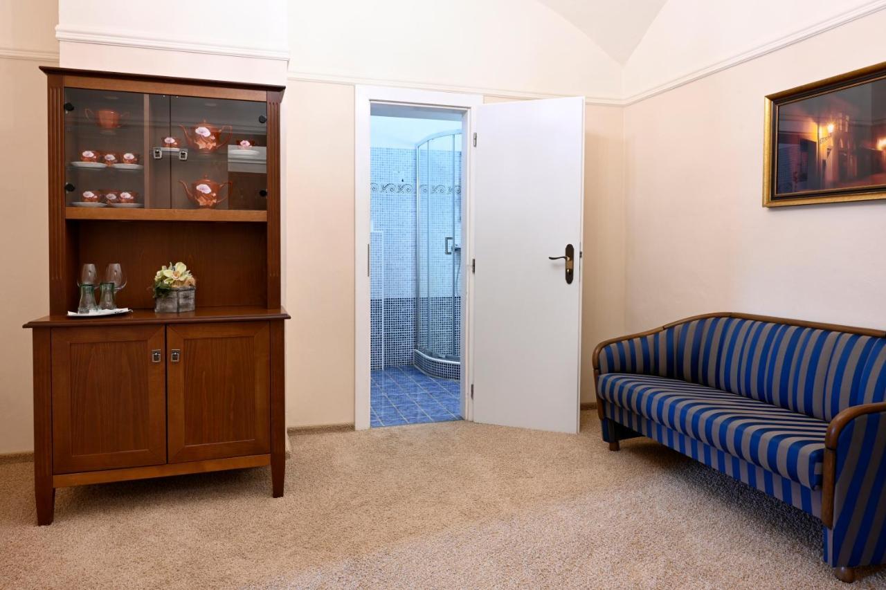 Hotel Boucek Kromeriz Luaran gambar